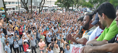 Motoristas e Cobradores fazem assembléia no Centro de Curitiba e termina a Greve